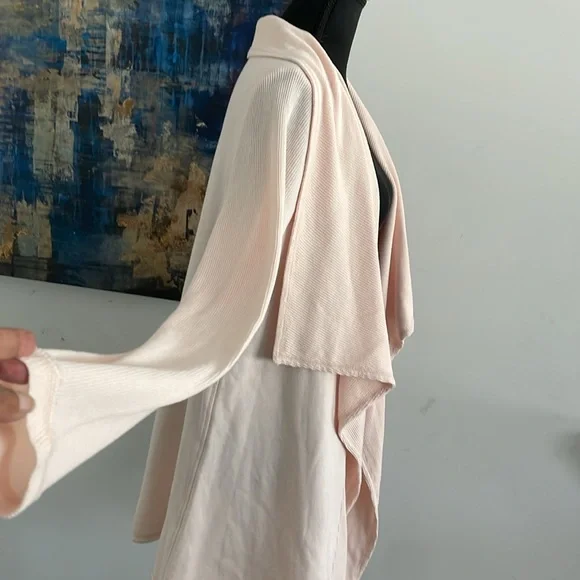 Donna Karan Drape Cardigan Shrug Size L
Pale Pink Oversized - Picture 5 of 10
